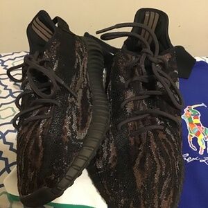 🔥SALE! YEEZY, by Addidas, boost, size 10, great like new condition.